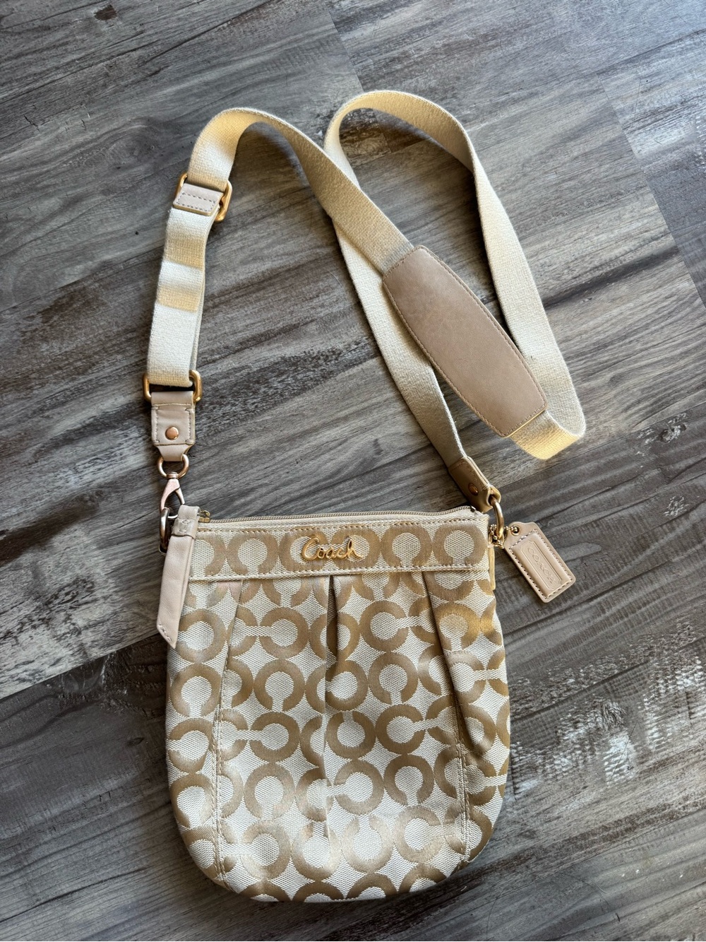 Coach Parker Signature Swingpack Crossbody Bag – Khaki/Sand Jacquard